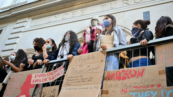 إغلاق مئات الثانويات في فرنسا على وقع استمرار الحراك الطلابي إغلاق مئات الثانويات في فرنسا على وقع استمرار الحراك الطلابي
