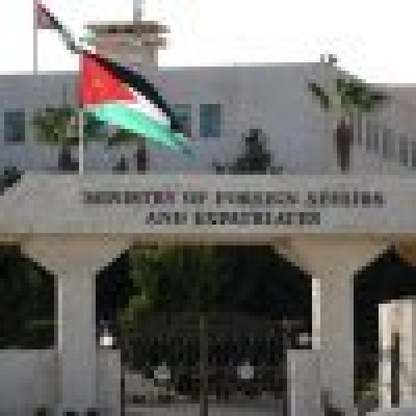 الأردن تدين بأشد العبارات استهداف ميليشيا الحوثي الإرهابية مطار الملك خالد الدولي الأردن تدين بأشد العبارات استهداف ميليشيا الحوثي الإرهابية مطار الملك خالد الدولي