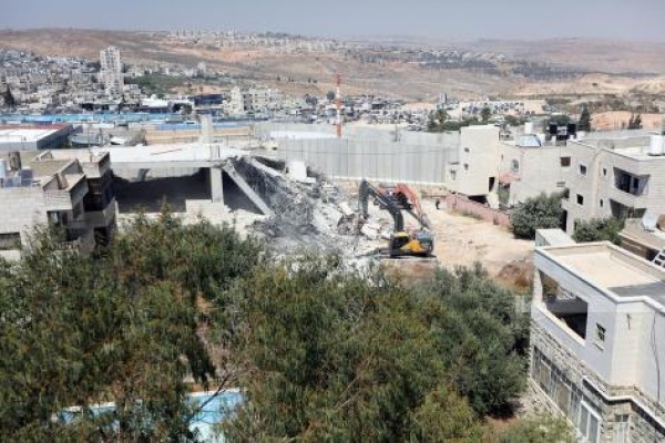 الاحتلال يهدم منزلا قيد الانشاء ومزرعة في كفر مالك شرق رام الله الاحتلال يهدم منزلا قيد الانشاء ومزرعة في كفر مالك شرق رام الله