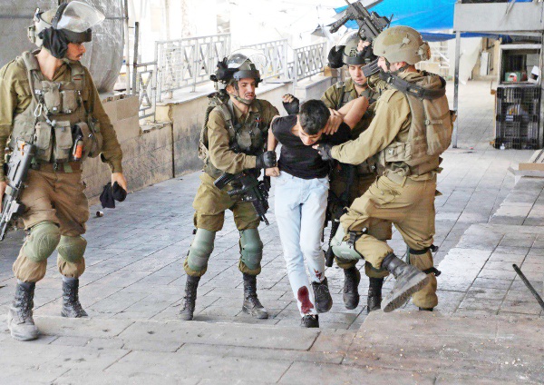 العدو الإسرائيلي يكثف اعتداءاته المتصاعدة ضد الفلسطينيين وممتلكاتهم في عدة مناطق بالضفة العدو الإسرائيلي يكثف اعتداءاته المتصاعدة ضد الفلسطينيين وممتلكاتهم في عدة مناطق بالضفة