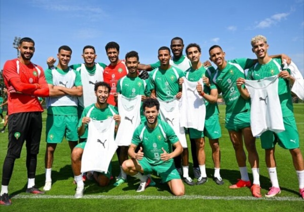بعثة المنتخب المغربي تحط الرحال بطنجة استعدادا لمواجهة مالي وديا