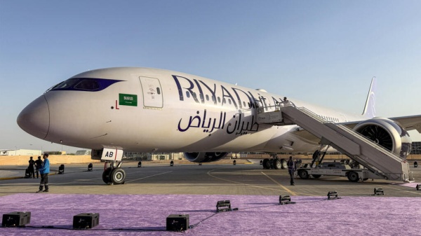 السعودية تعترض صواريخ حوثية ومطار الرياض يستأنف رحلاته وسط استمرار الهجمات السعودية تعترض صواريخ حوثية ومطار الرياض يستأنف رحلاته وسط استمرار الهجمات