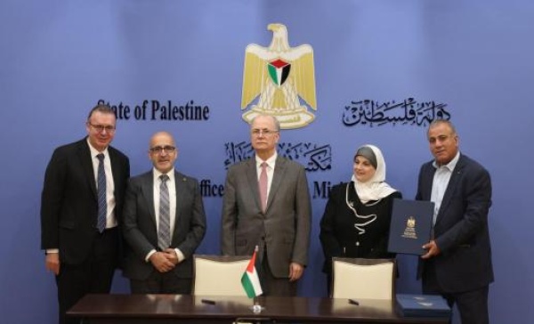 برعاية رئيس الوزراء توقيع اتفاقيات منح بنحو 10 ملايين دولار لدعم مشاريع البنية التحتية والصحة والترميم برعاية رئيس الوزراء توقيع اتفاقيات منح بنحو 10 ملايين دولار لدعم مشاريع البنية التحتية والصحة والترميم