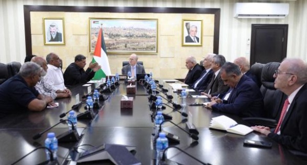 مصطفى يستقبل وفدا من الأغوار الوسطى ويطلع على احتياجات المنطقة والتحديات مصطفى يستقبل وفدا من الأغوار الوسطى ويطلع على احتياجات المنطقة والتحديات