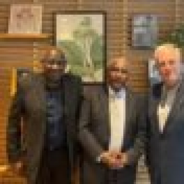 قيادات في التيار الثوري تبحث مع برلماني بريطاني وقف الحرب وتمدد الإسلاميين بالسودان