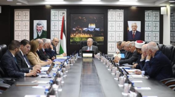 مجلس الوزراء صرف رواتب الموظفين خلال الأيام القليلة المقبلة وسيصدر بيان من وزارة المالية غد ا الأربعاء بالخصوص مجلس الوزراء صرف رواتب الموظفين خلال الأيام القليلة المقبلة وسيصدر بيان من وزارة المالية غد ا الأربعاء بالخصوص