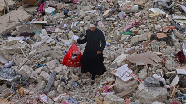 السلطات الإسرائيلية تهدم مبنى سكنيا في القدس الشرقية يؤوي نحو 70 فلسطينيا