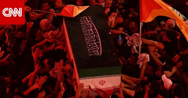 فيديو تجاذب المشاركين برفع نعش علي خامنئي لحظة دخول ضريح الحسين في إيران فيديو تجاذب المشاركين برفع نعش علي خامنئي لحظة دخول ضريح الحسين في إيران