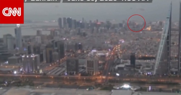 وسط ضربات إيران فيديو يرصد وميضا ساطعا باتجاه منشأة بحرية أمريكية في البحرين وسط ضربات إيران فيديو يرصد وميضا ساطعا باتجاه منشأة بحرية أمريكية في البحرين