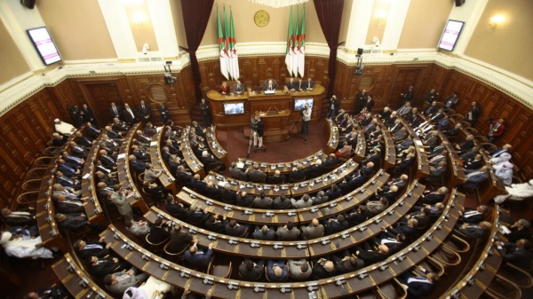 الجزائر مجلس النواب يقر تطبيق عقوبة الإعدام على مضرمي حرائق الغابات وحالات خطف أطفال