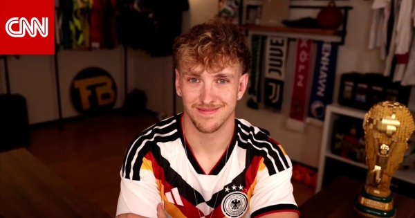 مشجعون يلقون رواج ا واسع ا على الإنترنت لاستمتاعهم بالثقافة الأمريكية خلال كأس العالم مشجعون يلقون رواج ا واسع ا على الإنترنت لاستمتاعهم بالثقافة الأمريكية خلال كأس العالم