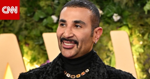 بين المشجعين أحمد سعد يشعل الحماسة للمنتخب المصري في فانكوفر بين المشجعين أحمد سعد يشعل الحماسة للمنتخب المصري في فانكوفر