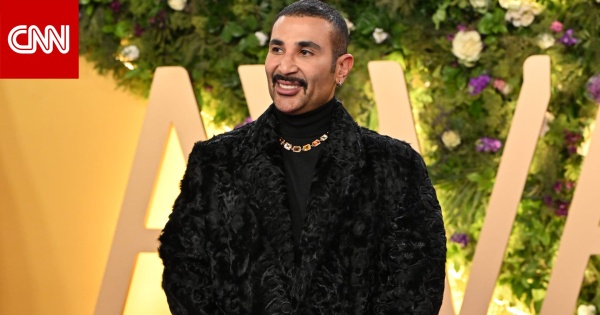ت بت عن أي حاجة غريبة أحمد سعد يقص ضفائره أمام الكاميرا ت بت عن أي حاجة غريبة أحمد سعد يقص ضفائره أمام الكاميرا