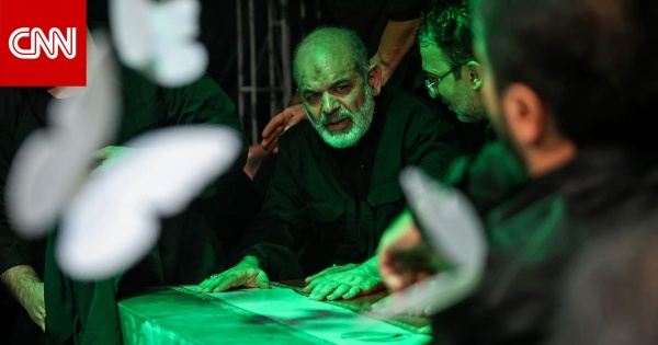 ظهور علني نادر لقائد الحرس الثوري الإيراني قبل جنازة خامنئي ظهور علني نادر لقائد الحرس الثوري الإيراني قبل جنازة خامنئي