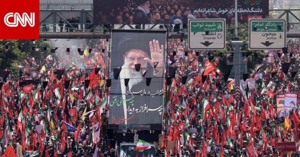 أول ظهور علني منذ الحرب أحمدي نجاد يشارك في جنازة خامنئي بطهران أول ظهور علني منذ الحرب أحمدي نجاد يشارك في جنازة خامنئي بطهران