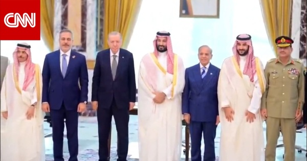 شاهد لقطات لتوقيع اتفاقية مكة للدفاع المشترك بين باكستان والسعودية وتركيا شاهد لقطات لتوقيع اتفاقية مكة للدفاع المشترك بين باكستان والسعودية وتركيا