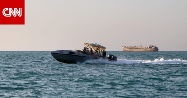 وسط غموض بشأن هويتها قتلى إثر استهداف حوثي لسفينة في باب المندب وسط غموض بشأن هويتها قتلى إثر استهداف حوثي لسفينة في باب المندب