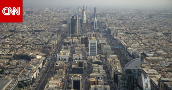السعودية الأمن يعلن القبض على شخص قاد مركبة مسروقة وصدم آخر السعودية الأمن يعلن القبض على شخص قاد مركبة مسروقة وصدم آخر