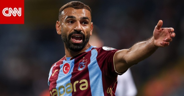 صورة جديدة لمحمد صلاح أثناء توقيع عقده مع طرابزونسبور صورة جديدة لمحمد صلاح أثناء توقيع عقده مع طرابزونسبور