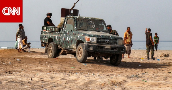 الجيش اليمني الحوثيون استهدفوا ميناء المخا بصواريخ بالستية الجيش اليمني الحوثيون استهدفوا ميناء المخا بصواريخ بالستية