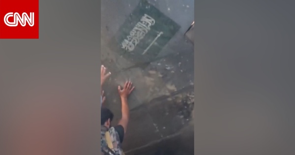 فيديو يظهر ما يزعم الحوثيون أنها طائرة سعودية من طراز إف 15 تم إسقاطها باليمن