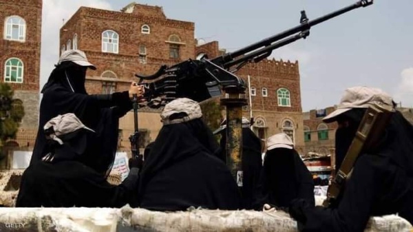 الحوثيون يدفعون بـ الزينبيات إلى جبهات القتال ويوس عون أدوارهن الأمنية الحوثيون يدفعون بـ الزينبيات إلى جبهات القتال ويوس عون أدوارهن الأمنية