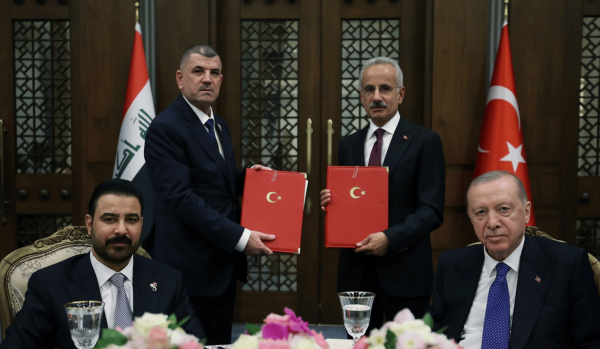 وزير النقل العراقي يكشف كواليس امتناعه عن توقيع اتفاقية طريق التنمية في أنقرة وزير النقل العراقي يكشف كواليس امتناعه عن توقيع اتفاقية طريق التنمية في أنقرة