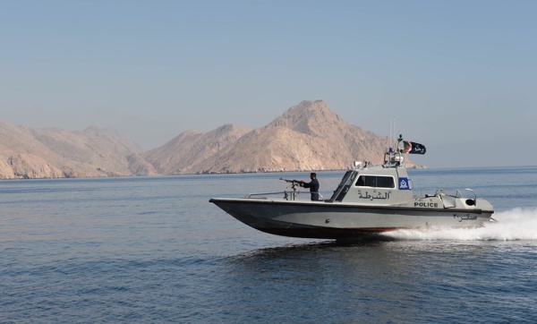 خفر السواحل ينقذ 4 أشخاص من الغرق في بوشر وصحار خفر السواحل ينقذ 4 أشخاص من الغرق في بوشر وصحار