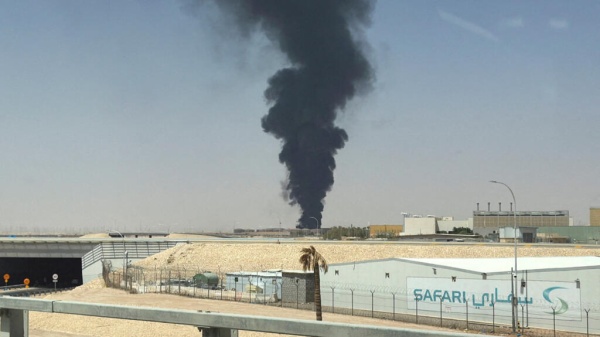 انفجارات قرب مطار الرياض والحوثيون يعلنون الهجوم على أهداف حساسة في السعودية انفجارات قرب مطار الرياض والحوثيون يعلنون الهجوم على أهداف حساسة في السعودية