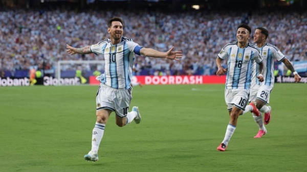 كأس العالم 2026 الأرجنتين تكتسح الجزائر 3 صفر وميسي يعادل رقم كلوزو لعدد الأهداف في تاريخ البطولة كأس العالم 2026 الأرجنتين تكتسح الجزائر 3 صفر وميسي يعادل رقم كلوزو لعدد الأهداف في تاريخ البطولة