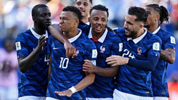 كرة القدم مبابي يتخطى جيرو ويصبح أفضل هداف في تاريخ المنتخب الفرنسي
