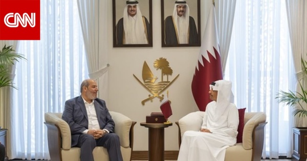 خليل الحية يتلقي وزير خارجية قطر بعد مباحثاته مع جاريد كوشنر خليل الحية يتلقي وزير خارجية قطر بعد مباحثاته مع جاريد كوشنر