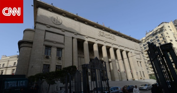 اشترى السلاح من الدارك ويب النيابة المصرية تعلن قرارها بشأن أب قتل ابنته وآخرين خلال جلسة صلح مع مطلقته