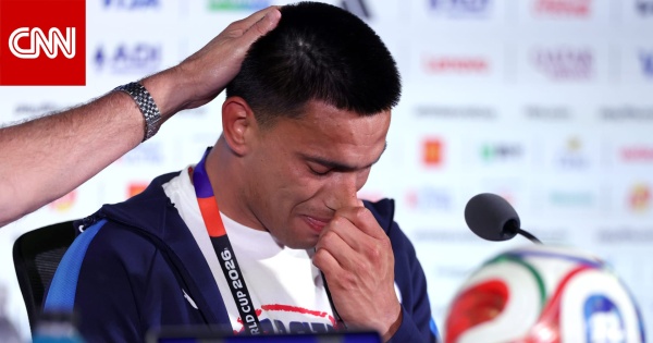 لحظة عاطفية لاعب منتخب باراغواي يبكي تأثرا بتمثيل بلاده في كأس العالم