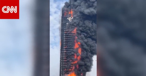 فيديو متداول لـ احتراق مقر فيلق ثأر الله الإيراني جراء ضربات أمريكية هذه حقيقته فيديو متداول لـ احتراق مقر فيلق ثأر الله الإيراني جراء ضربات أمريكية هذه حقيقته