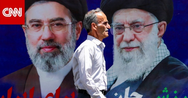 غموض بشأن مكان مرشد إيران الجديد وسط تشييع جثمان والده علي خامنئي غموض بشأن مكان مرشد إيران الجديد وسط تشييع جثمان والده علي خامنئي