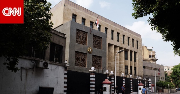 القائم بأعمال سفير سوريا بمصر يسلم أوراق اعتماده مندوبا لدى الجامعة العربية القائم بأعمال سفير سوريا بمصر يسلم أوراق اعتماده مندوبا لدى الجامعة العربية
