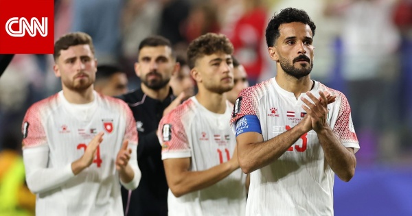 هذا ما فعله لاعبو منتخب الأردن بعد الخسارة من النمسا هذا ما فعله لاعبو منتخب الأردن بعد الخسارة من النمسا