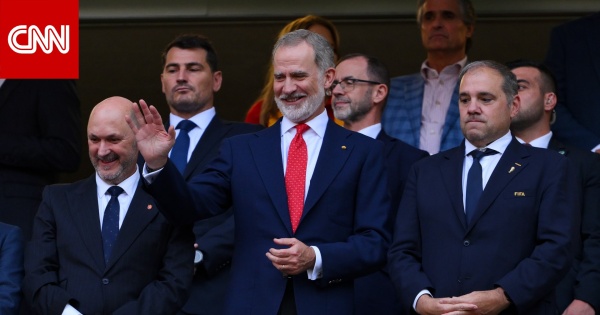 هكذا احتفل ملك إسبانيا بتأهل منتخب بلاده لنهائي كأس العالم هكذا احتفل ملك إسبانيا بتأهل منتخب بلاده لنهائي كأس العالم
