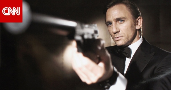 ترامب ينشر صورة له كـ جيمس بوند وشخصية الجاسوس 007
