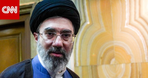 إعلام إيراني نشر صور للمرشد الأعلى مجتبى خامنئي في أماكن عامة قريب ا إعلام إيراني نشر صور للمرشد الأعلى مجتبى خامنئي في أماكن عامة قريب ا