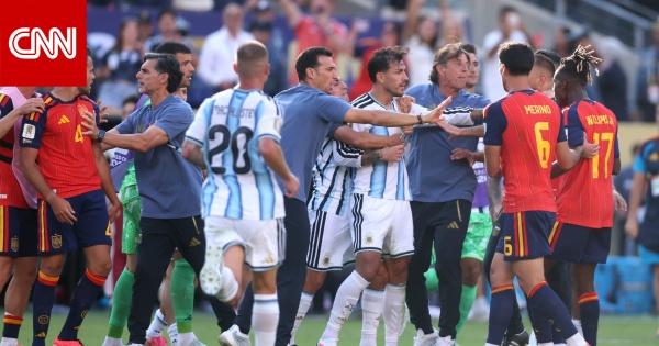 فيفا يفرض عقوبات صارمة على لاعبي الأرجنتين وإسبانيا بعد مشاجرة نهائي المونديال فيفا يفرض عقوبات صارمة على لاعبي الأرجنتين وإسبانيا بعد مشاجرة نهائي المونديال