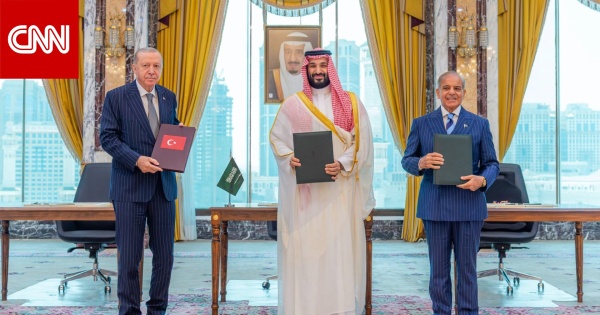أول تعليق إيراني على توقيع اتفاقية الدفاع المشترك بين السعودية وتركيا وباكستان أول تعليق إيراني على توقيع اتفاقية الدفاع المشترك بين السعودية وتركيا وباكستان