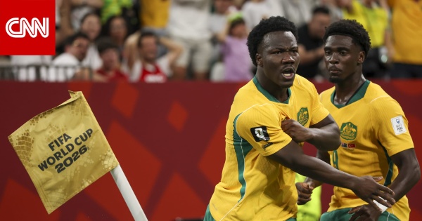 ملاكمة راية الركنية لاعب أسترالي يعيد إحياء الاحتفال الأيقوني لتيم كاهيل في كأس العالم ملاكمة راية الركنية لاعب أسترالي يعيد إحياء الاحتفال الأيقوني لتيم كاهيل في كأس العالم