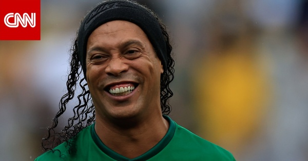 بعد 11 عام ا على اعتزاله رونالدينيو يصل إلى إيطاليا لخوض تجربة احترافية كلاعب في عمر الـ46 بعد 11 عام ا على اعتزاله رونالدينيو يصل إلى إيطاليا لخوض تجربة احترافية كلاعب في عمر الـ46