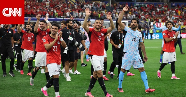 تصرف لافت من رجال الشرطة في أمريكا تجاه بعثة منتخب مصر تصرف لافت من رجال الشرطة في أمريكا تجاه بعثة منتخب مصر