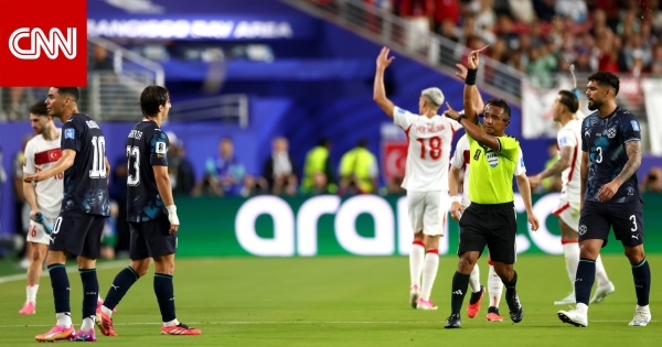 لقطة مونديالية طرد لاعب باراغواي بسبب تغطيته لفمه خلال مشادة مع منافسه لقطة مونديالية طرد لاعب باراغواي بسبب تغطيته لفمه خلال مشادة مع منافسه