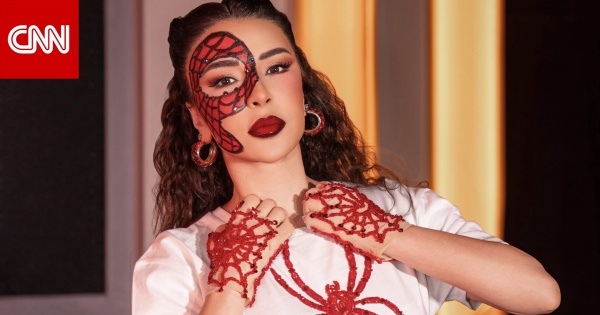 ماغي بو غصن في قبضة العنكبوت إطلالة تنكرية بالكريستال في الكويت ماغي بو غصن في قبضة العنكبوت إطلالة تنكرية بالكريستال في الكويت