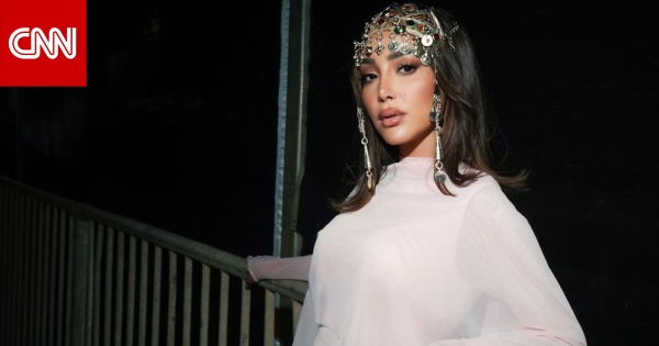 تاج أمازيغي يلفت الأنظار في إطلالة بسمة بوسيل بمهرجان موازين تاج أمازيغي يلفت الأنظار في إطلالة بسمة بوسيل بمهرجان موازين