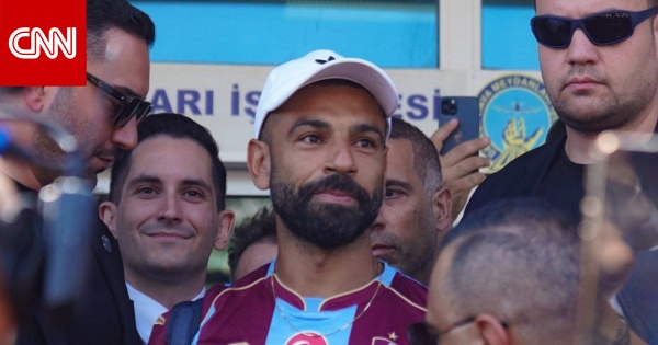 تصرف قام به محمد صلاح لحظة استقباله في تركيا يلقى رواجا تصرف قام به محمد صلاح لحظة استقباله في تركيا يلقى رواجا